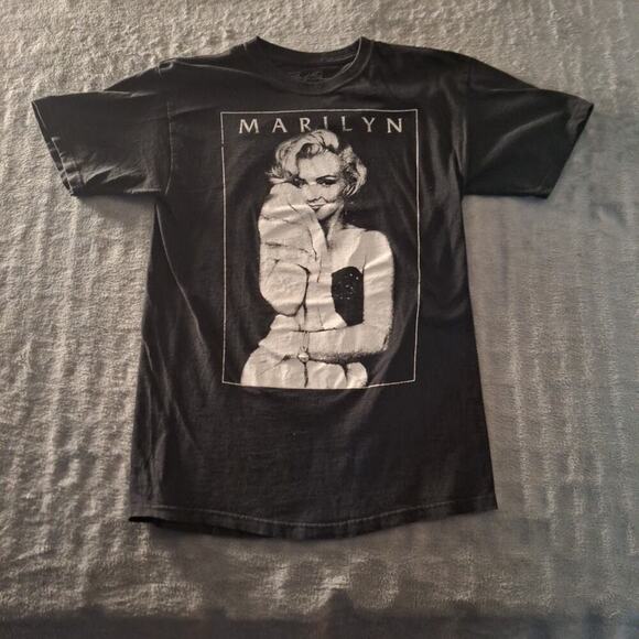 Woman's Black Marilyn Monroe T-Shirt Size Medium Short Sleeve Cotton - Picture 1 of 6